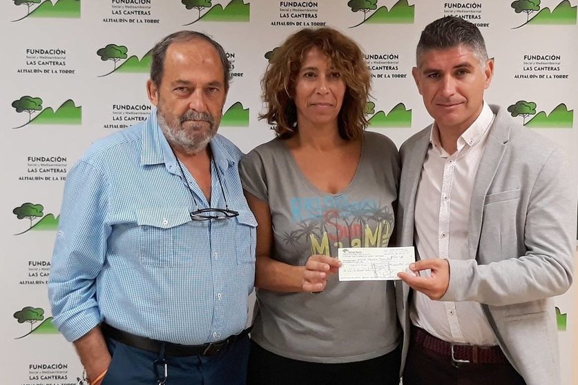 Entrega ayuda patrocinio Ignacio Romero pádel, Fundación las Canteras