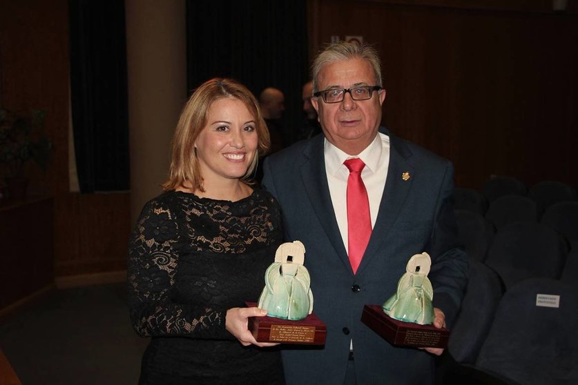 Isabel Durán y la cofradía de los Verdes, premios Ámbar de la asociación Pincel y Barro '04