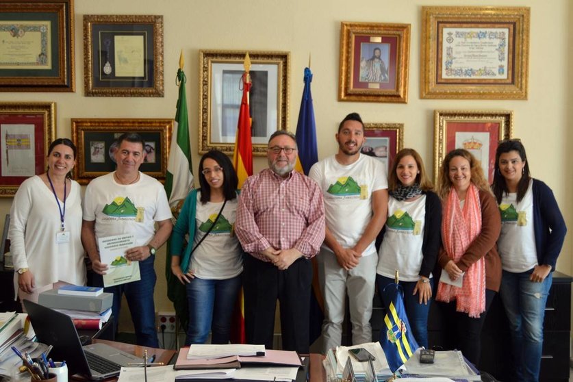 El alcalde recibe a los participantes en la Lanzadera de Empleo y Emprendimiento Solidario