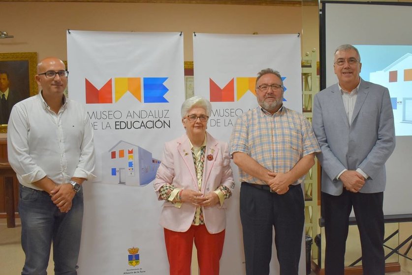 Manuel López, Mari Loli Asensi, Joaquin Villanova y Jose Antonio Mañas en la presentación del proyecto Museo de la Educación