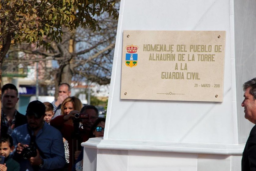 Multitudinaria inauguración del monolito  de homenaje a la Guardia Civil. Foto: A. Doctor / El Ágora