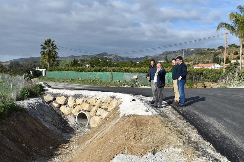 Villanova, durante una visita a la obra de la carretera El Romeral-Torrealquería
